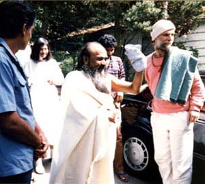 Shivabalayogi arriving in Seattle June 1989
