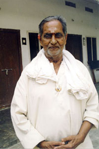 Hindi Master, Adivarapupeta 2000